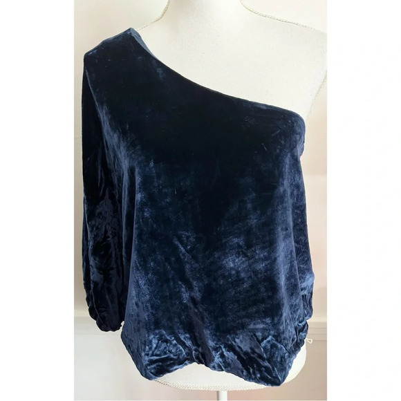 ALICE + OLIVIA • SAPPHIRE BLUE ONE-SHOULDER VELVET TOP - Picture 6 of 11